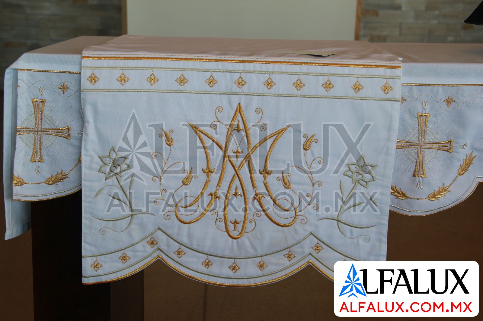 105 MARIA ESTRELLA Mantel Ambon 130 (1)